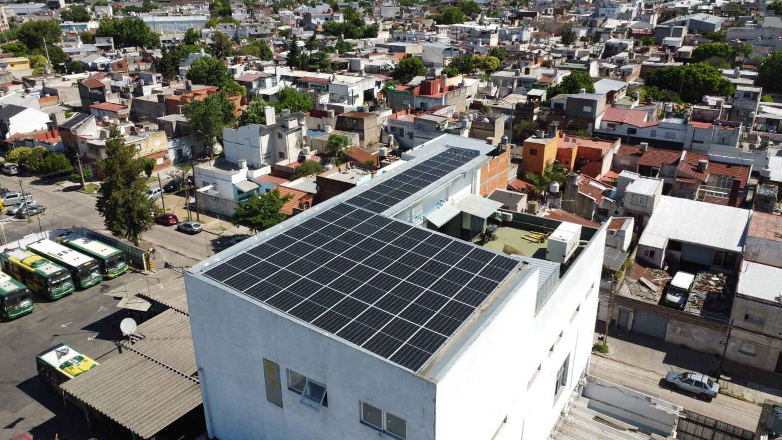 Instalación de paneles solares en industria de Ciudadela, Grupo Cremonessi